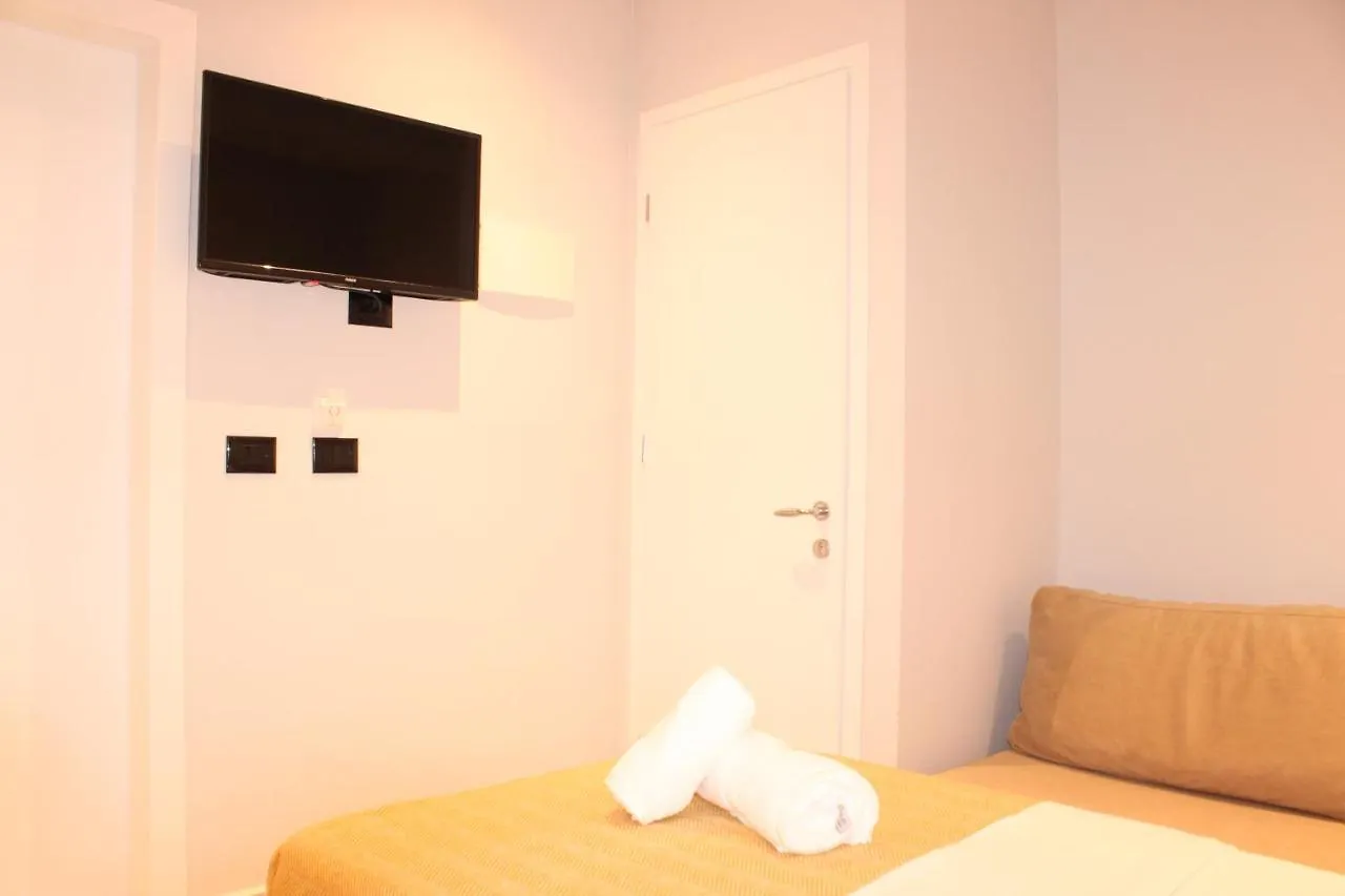 Bebi Hotel And Apartments Sarande