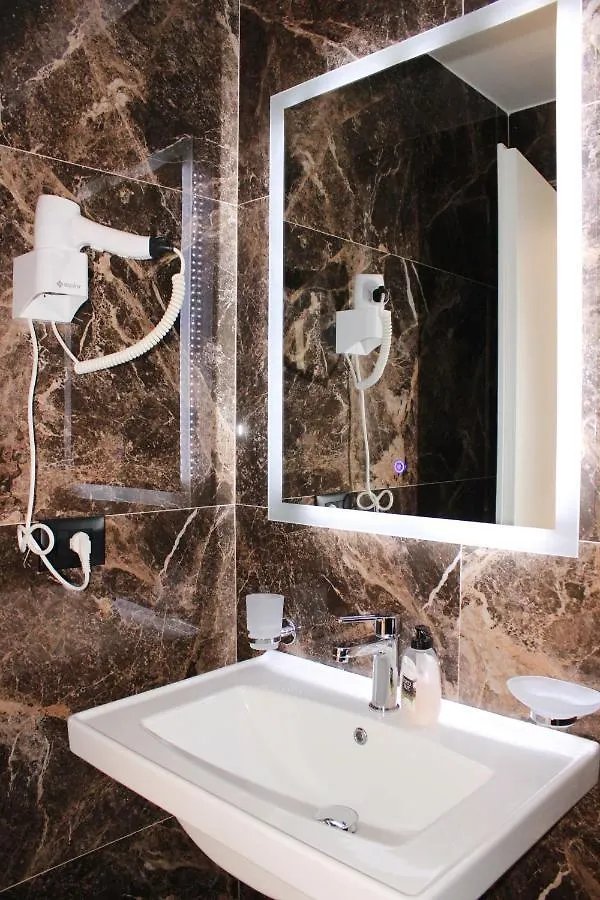 Bebi Hotel And Apartments Sarande