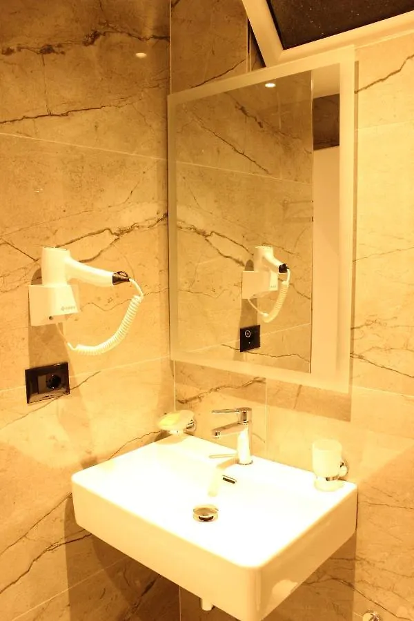 Bebi Hotel And Apartments Sarande