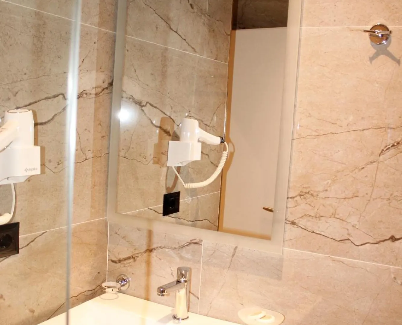 Bebi Hotel And Apartments Sarande